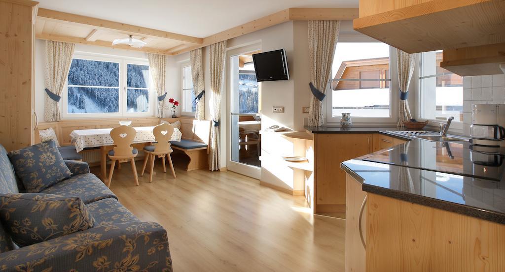 Apartments Antines Сельва-ді-Валь-Гардена Номер фото