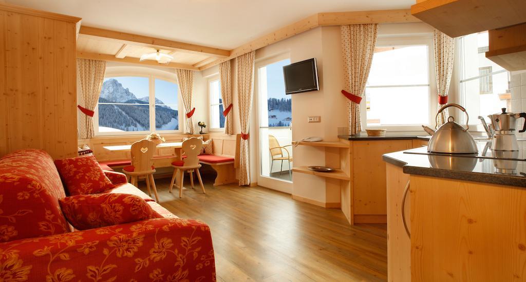 Apartments Antines Сельва-ді-Валь-Гардена Номер фото